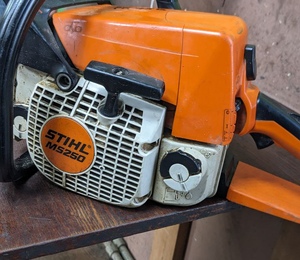 майстерня сервіс з ремонту та обслуговуванню бензопил Stihll MS250 servicetools.kiev.ua